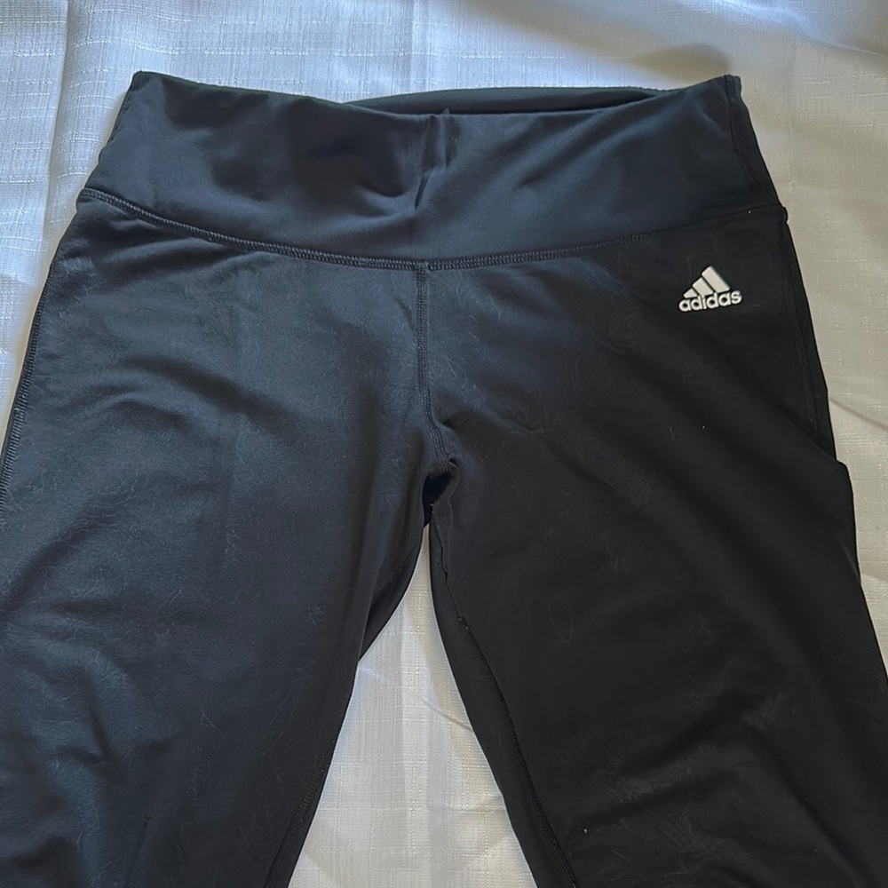 Adidas Black Leggings with Stretchy Fit and Moisture-Wicking Fabric